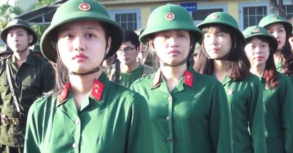 Năm thiếu nữ Sài Gòn xung phong lên đường nhập ngũ