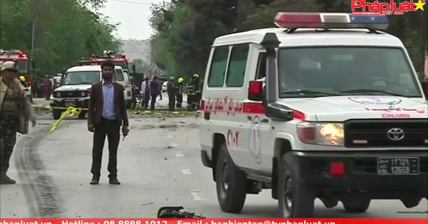 Tấn công liều chết vào đoàn xe Nato ở Kabul làm chết 8 thường dân