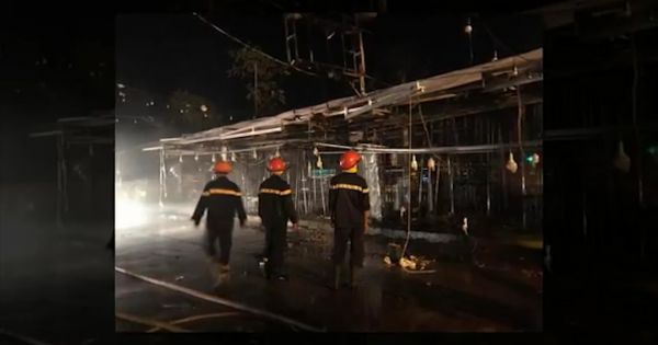 Chợ đêm Phú Quốc bốc cháy ngùn ngụt lúc rạng sáng