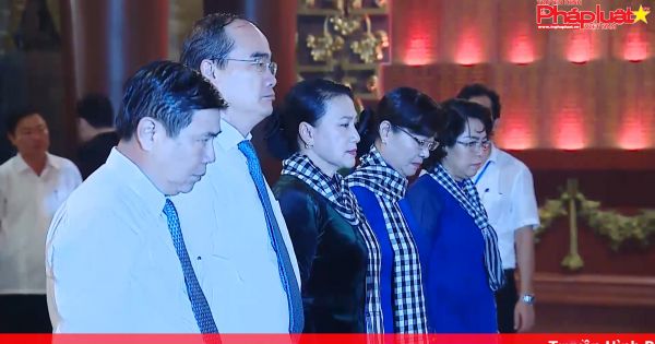Chủ tịch Quốc hội dự cầu truyền hình Dáng đứng Việt  Nam