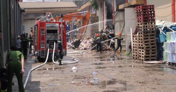 Hà Nội: Cháy kho Công ty T&C gây thiệt hại hơn 2 tỉ đồng