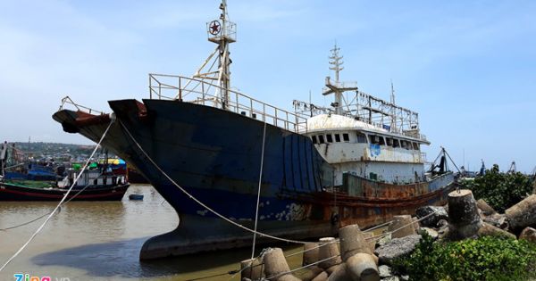 Tìm chủ nhân con tàu không bóng người trôi trên biển Bình Thuận