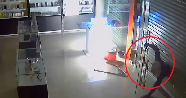Quảng Bình: Trộm cắt cửa, đột nhập vào cửa hàng 