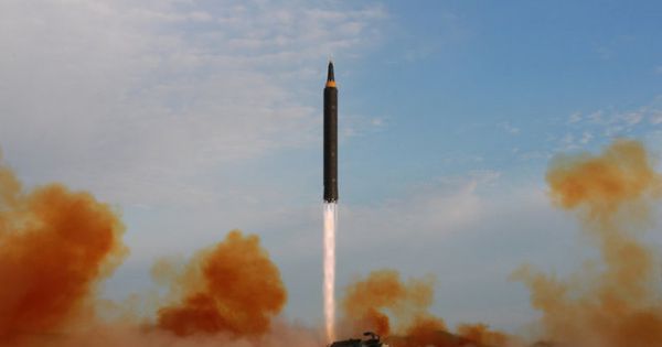 Triều Tiên công bố hình ảnh phóng tên lửa đạn đạo bay qua Nhật Bản
