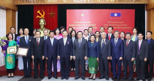 Ban Đối ngoại Trung Ương nhận huân huy chương của Đảng, Nhà nước Lào.