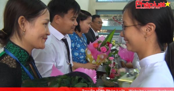 Bình Định: Giáo viên vùng rốn lũ vượt khó mừng ngày 20 - 11