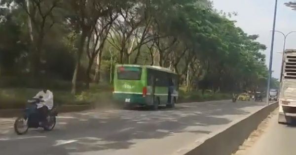 Xe buýt chạy ngược chiều trên đường phố: Đình chỉ tài xế và phụ xe