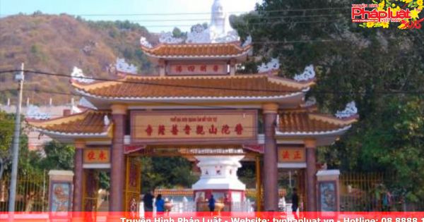 Quảng Ninh: Khách Trung Quốc vào chùa, lập hòm công đức thu 200.000 đồng/người