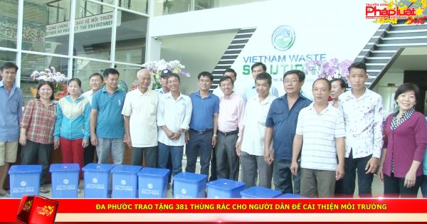 VWS trao tặng 381 thùng rác cho người dân để cải thiện môi trường