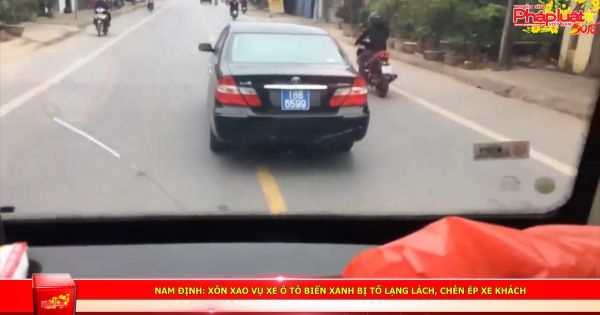 Nam Định: Xôn xao vụ xe ô tô biển xanh bị tố lạng lách, chèn ép xe khách