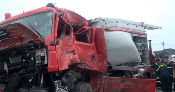 Xe khách đấu đầu xe cứu hỏa trên cao tốc Pháp Vân – Cầu Giẽ
