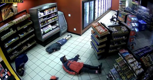 Băng cướp liều lĩnh nổ súng cướp đồ tại trạm xăng ở Nam Phi khiến nhiều người hoảng loạn