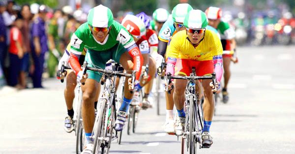 Huỳnh Thanh Tùng vẫn giữ áo vàng sau chặng 7 giải xe đạp xuyên việt 2018