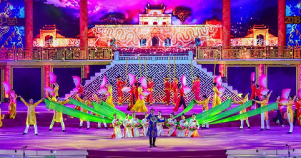 Festival Huế: Hàng nghìn người chen chân xem lễ hội áo dài