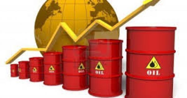 Giá dầu thô vượt 70 USD/thùng sau gần 4 năm