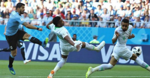 World Cup 2018: Uruguay vượt qua Ả Rập Saudi, đoạt vé vào vòng trong