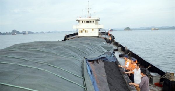 Hải Dương: Tạm giữ tàu chở hơn 600 tấn than không rõ nguồn gốc