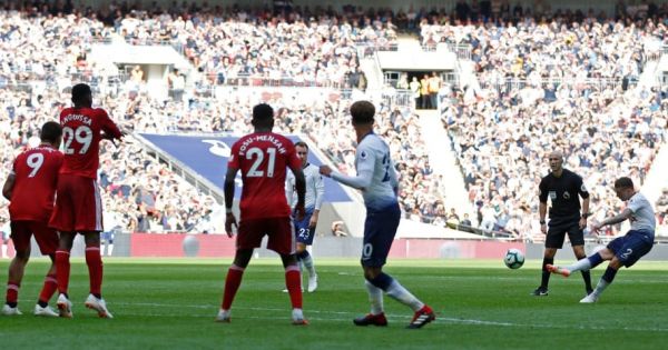 Kane ghi bàn, Tottenham giành trọn 3 điểm