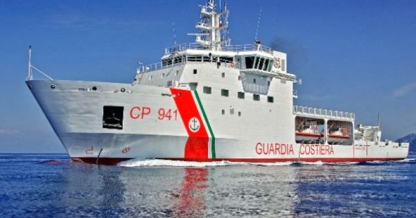 Italy cho phép tàu Diciotti chở người di cư cập cảng tại Sicily