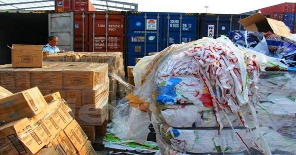 Gần 450 container nhựa phế liệu tồn là của một doanh nghiệp vừa bị khởi tố