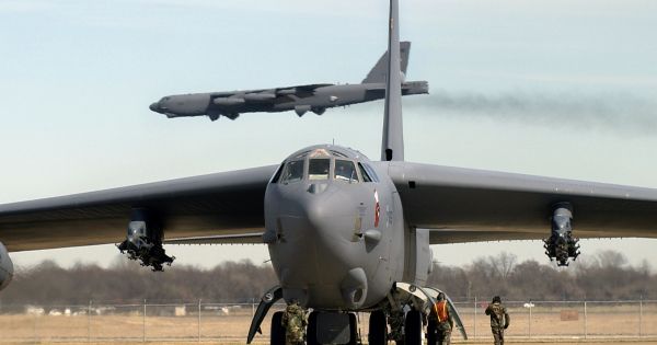 Mỹ điều B-52 tuần tra Biển Đông và biển Hoa Đông