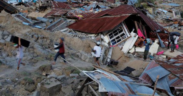 Indonesia: Núi lửa phun trào trên đảo Sulawesi sau thảm họa sóng thần – động đất