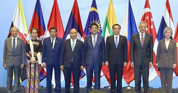 Thủ tướng kết thúc tốt đẹp chuyến tham dự Hội nghị Cấp cao ASEAN lần thứ 33