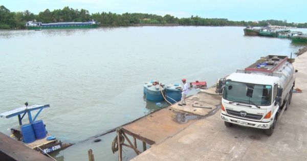 Thuyền chở 26 tấn hóa chất axit Clohydric chìm xuống sông Đồng Nai