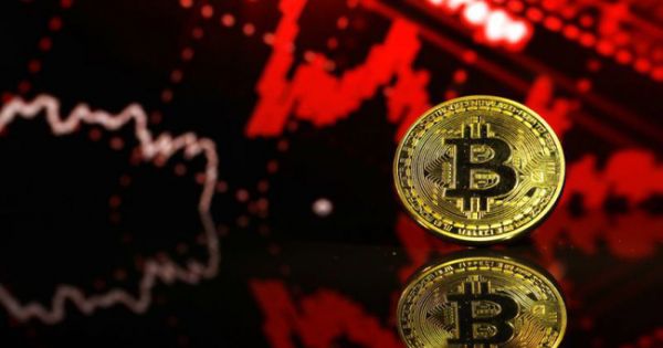 Bitcoin bất ngờ rơi “chọc” thủng mốc 5.000 USD/coin, nhà đầu tư “khóc ròng”