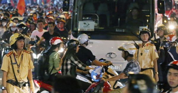 Cảnh sát Giao thông huy động 100% quân số, nhiều xe bị cấm vào trung tâm Sài Gòn