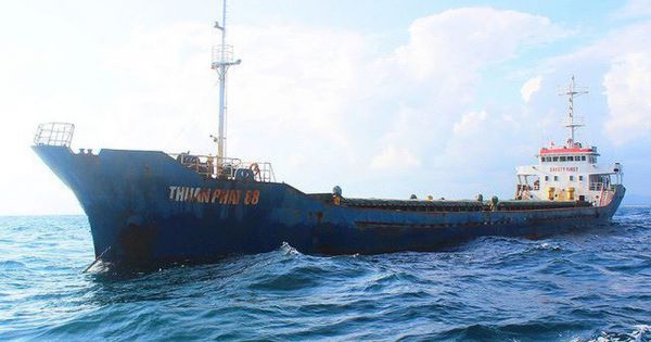 Gần 500 tấn hàng bị giữ ngoài biển, doanh nghiệp kêu cứu