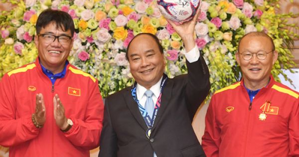 Thủ tướng chúc tuyển Việt Nam thi đấu mạnh mẽ trước Nhật Bản