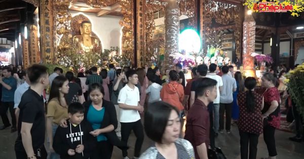 Sau đêm giao thừa, hàng ngàn người dân Sài Gòn đi lễ chùa cầu bình an