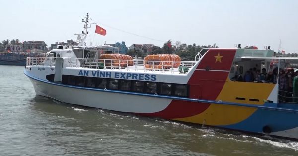 Hàng ngàn du khách bắt đầu ra đảo Lý Sơn du xuân sau Tết