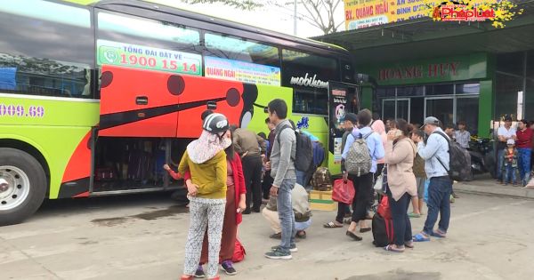 Quảng Ngãi: Các hãng xe khách nâng giá vé xe Tết bất hợp lý