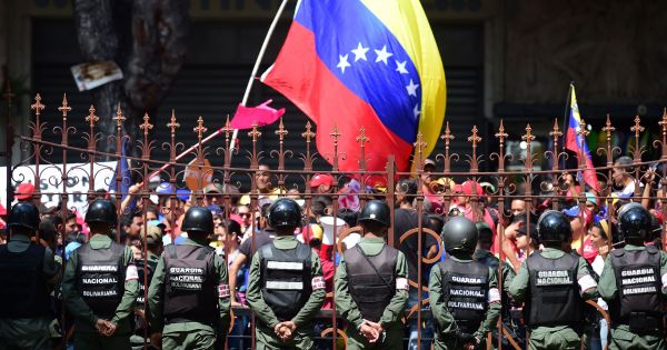 Nga muốn hỗ trợ đối thoại, cảnh báo mọi can thiệp vũ lực vào Venezuela