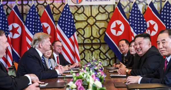 Không đạt thỏa thuận, Tổng thống Trump vẫn ca ngợi quan hệ “nồng ấm” với ông Kim