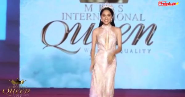 Hoa hậu Chuyển giới Quốc tế Hương Giang vào top 50 phụ nữ ảnh hưởng nhất Việt Nam 2018