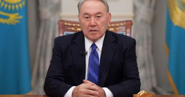 Tổng thống Kazakhstan từ chức sau gần 30 năm cầm quyền