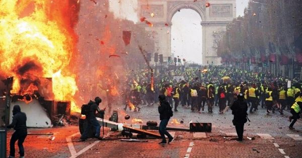 Pháp cấm phong trào 