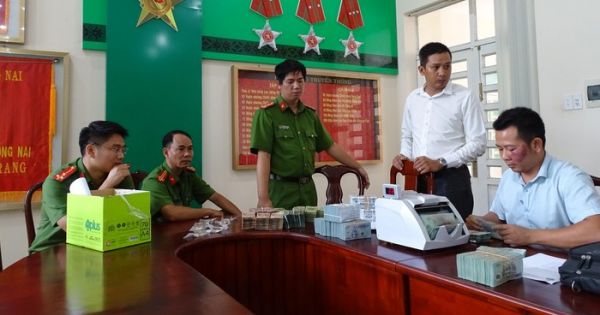 Trao trả hơn 1,7 tỷ đồng bị cướp cho trạm thu phí cao tốc TP Hồ Chí Minh - Long Thành - Dầu Giây