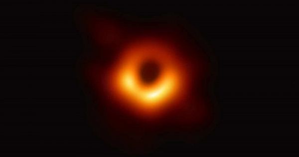 Lần đầu tiên chụp được ảnh xác thực về hố đen vũ trụ