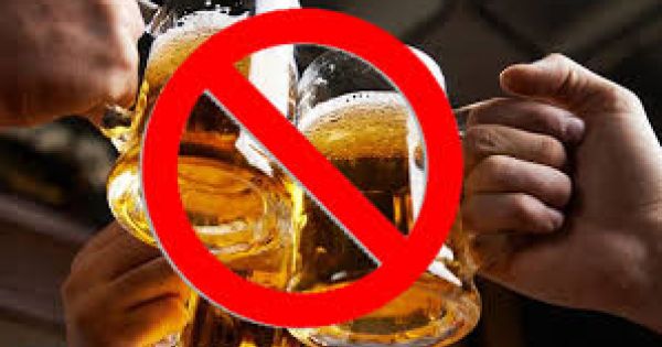 Tranh cãi quy định cấm bán rượu, bia hơn 15 độ trên Internet