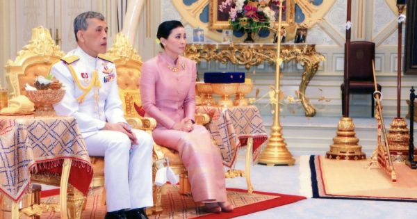 Quốc vương Thái Lan sắc phong hoàng hậu trước khi đăng cơ