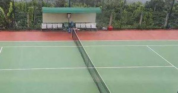 Thái Nguyên: Nắn đường dân sinh làm sân Tennis cho cán bộ thị xã Phổ Yên