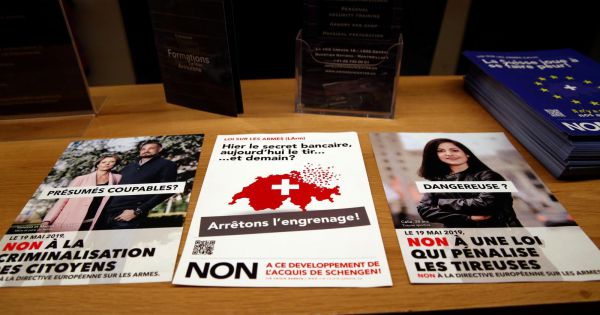 Cử tri Thụy Sĩ ủng hộ dự luật thắt chặt kiểm soát súng đạn