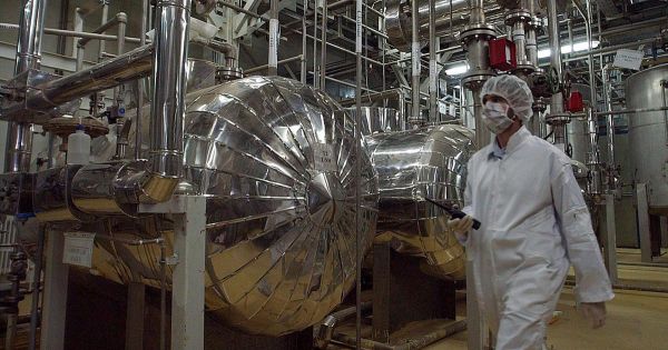 Iran tuyên bố tái khởi động quá trình làm giàu uranium cấp độ thấp