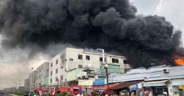 Bình Dương: Cháy lớn trong khu công nghiệp Việt Hương