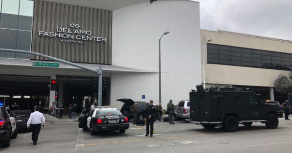 Mỹ: Nổ súng ở trung tâm thương mại bang California