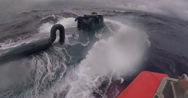 Lực lượng tuần duyên Mỹ công bố video truy bắt tàu ngầm buôn ma túy